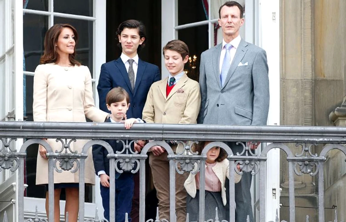 Prințul Joachim al Danemarcei, alături de familia lui. Foto: okmagazine