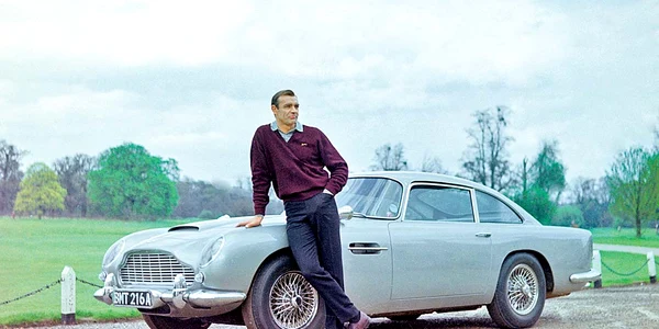 Sean Connery a condus un Aston Martin DB5, din 1963, în filmul “Goldfinger” jpeg