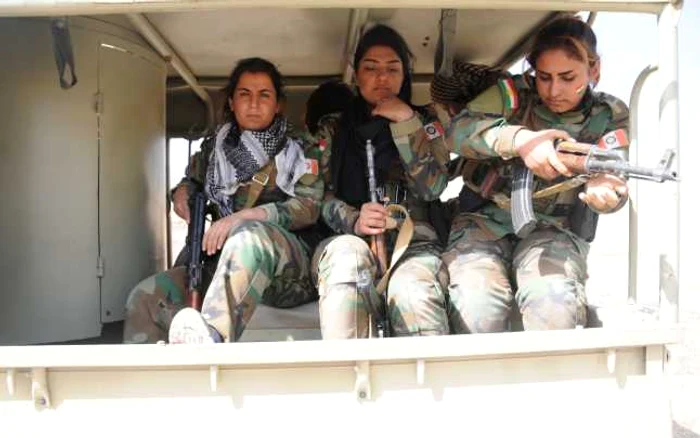 Forţele kurde Peshmerga care au luptat împotriva ISIS au folosit arme de asalt AKM FOTO Hikmet Durgun/Sputnik