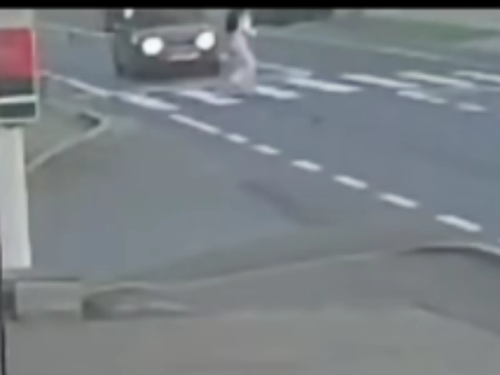 Accident cumplit la Bușteni: Două fete de 9 și 16 ani, lovite pe trecerea de pietoni și proiectate într-o altă mașină