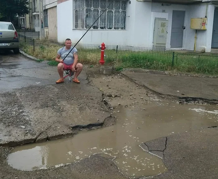 Pescar în Piața Ecaterina Teodoroiu FOTO Grupul romașcanilor