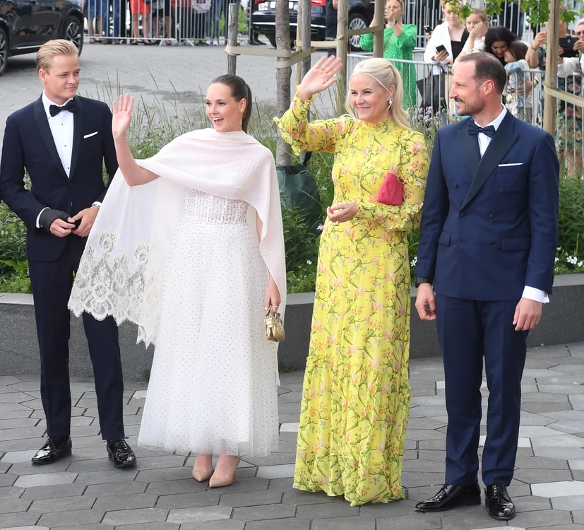 Marius Borg cu Prințesa Ingrid Alexandra, Prințesa Mette-Marit și Prințul Haakon. FOTO: Getty Images