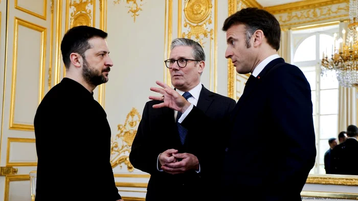 Emmanuel Macron, Volodimir Zelenski și premierul britanic Keir Starmer