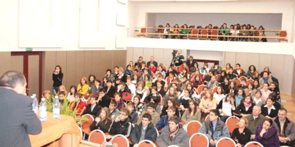 Pietrenii vor fi chemaţi să discute despre mediu