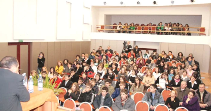 Pietrenii vor fi chemaţi să discute despre mediu