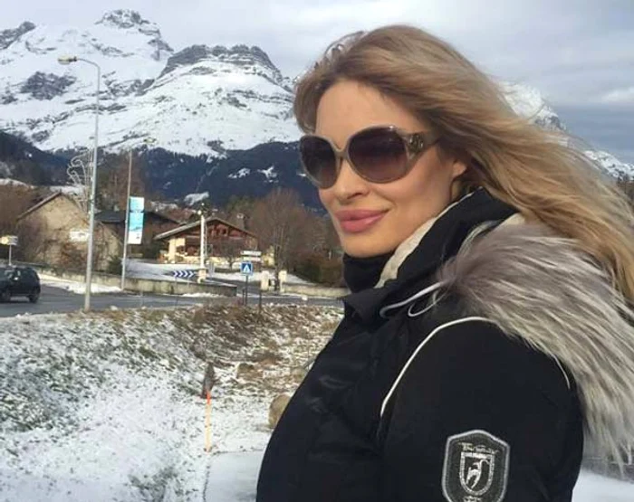 
    În luna a patra de sarcină, Valentina Pelinel are deja o burtică rotunjoară și sânii mărițiFOTO: Arhiva personală  