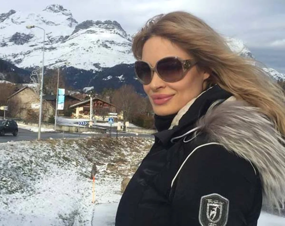 În luna a patra de sarcină, Valentina Pelinel are deja o burtică rotunjoară și sânii măriți
