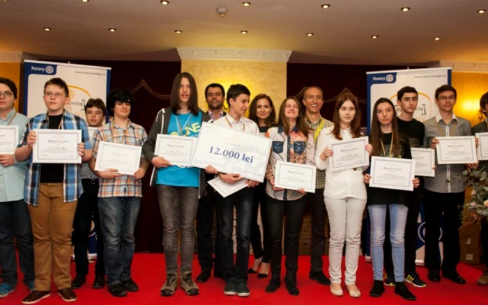 Premianţii Olimpiadei de Informatică pentru juniori. Foto: Rotary Cişmigiu