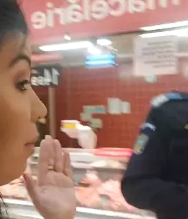 
    Adriana Bahmuțeanu, implicată într-un scandal după ce a refuzat să poarte mascăFoto: Captură Video  