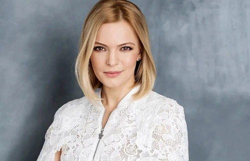 Lavinia Petrea prezintă știrile PRO TV