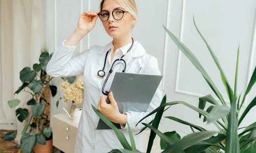 Importanța ținutelor medicale pentru profesioniștii din domeniul sănătății (1) jpg