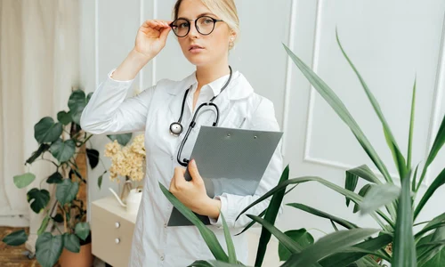 Importanța ținutelor medicale pentru profesioniștii din domeniul sănătății (1) jpg