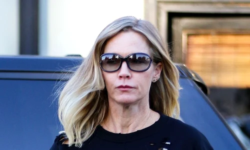 *EXCLUSIVE* Jennie Garth looks to Tori Spelling for some Friendly Comfort over lunch jpeg