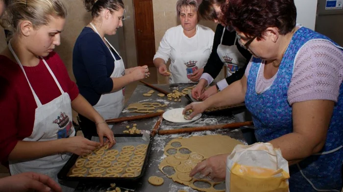 Gospodinele se pregătesc intens pentru târg FOTO Facebook.com/Kraszna Crasna