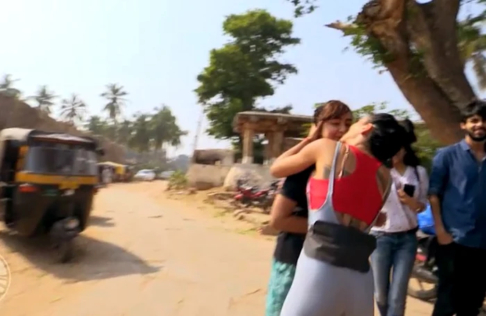 Ruby s-a sărutat cu o fată, chiar în ochii iubitului ei