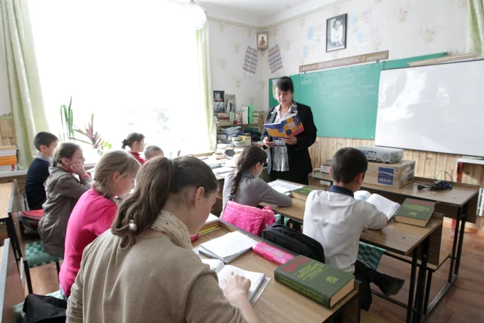 Clasa a IX-a ar urma să treacă la gimnaziu, începând cu generaţia celor care au intrat în clasa a V-a în anul şcolar 2011-2012, prevede Legea Educaţiei Naţionale FOTO Arhiva Adevărul