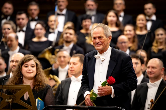 Fotografie-inimă: Cristian Mandeal la finalul Missa solemnis de Beethoven. Foto: Andrada Pavel