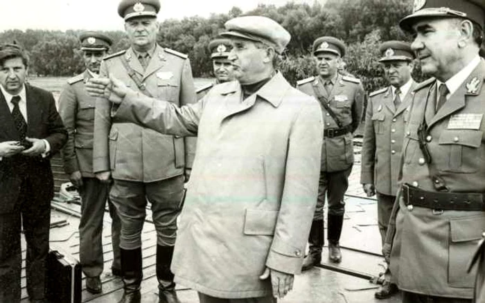 Nicolae Ceauşescu şi liderii MApN