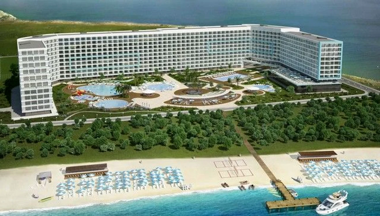 
    Proiectul este dezvoltat de firma Blaxy Premium Resort & Hotel, deţinută de Oguz Yilmaz  