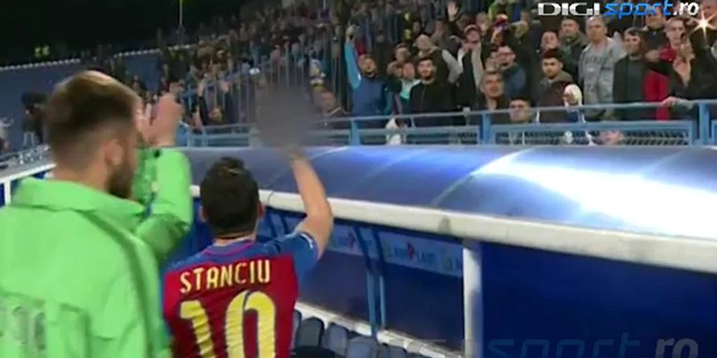 
    Nicolae Stanciu le-a arătat semne obscene suporterilor adverşifoto: captură Digi Sport  
