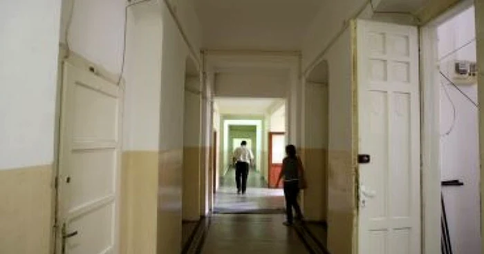 Timişoara: Regim de cazarmă în căminele de la Medicină