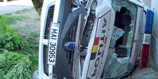 Accidente comise  de un călugăr şi de un poliţist