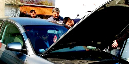 Poliţiştii îi caută pe autori. Foto arhivă