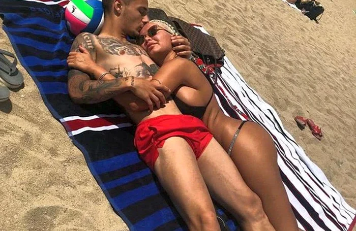 
    Mitriţă, Trap şi Gardoş şi-au dus consoartele pe plajele din emisfera sudică, iar Immobile, Ronaldo şi Skriniar, obligaţi de muncă, au mers pe stilul clasicFoto: Facebook-Arhive Personale  