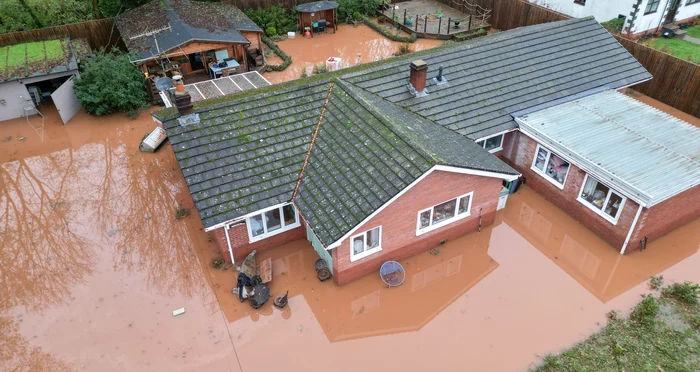 Case inundate în Anglia FOTO: X