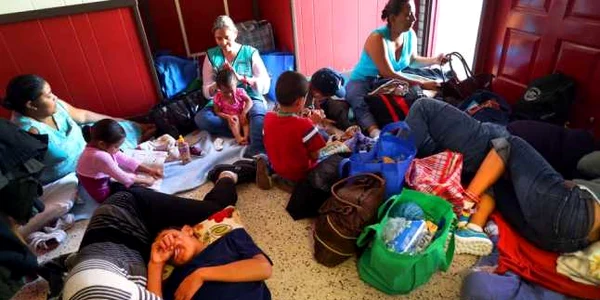 Migranti intr-o biserica din Texas FOTO Jennifer Whitney