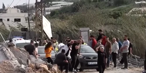 Civili libanezi , la intoarcearea în Liban  captura video Reuters png