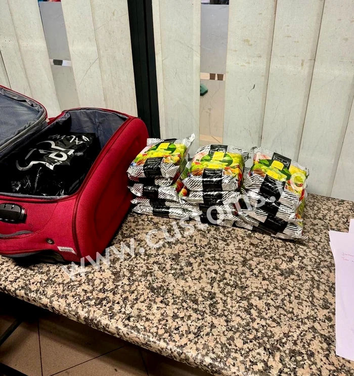 200 kg de tutun de narghilea descoperite de vamesi, pe Aeroportul Otopeni Foto Autoritatea Vamală (2) jpeg