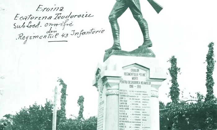 Monumente, filme, cărţi în onoarea Ecaterinei jpeg