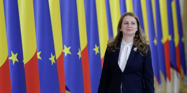 Miniștrii guvernului Ciolacu sosesc la Palatul Victoria după depunerea jurământului de învestitură, în București. FOTO Inquam Photos / Octav Ganea