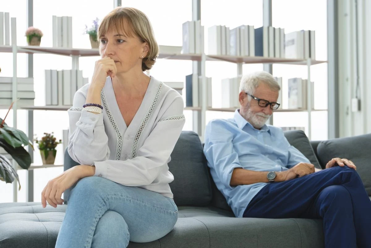 Ce este sindromul cuibului gol? Psihologul explică