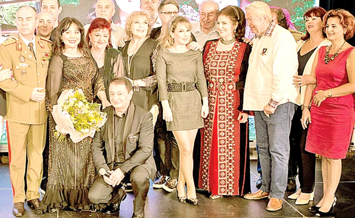 
    Irina Loghin, alături de  frumoasa ei fiică, Irinuca  