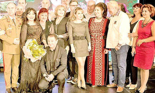 12irinuca si irina loghin incadrate doar ele  jpeg
