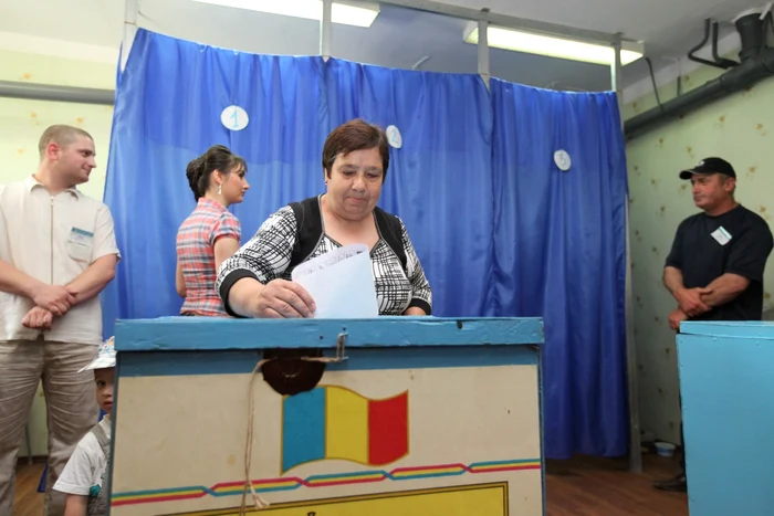 Alegătorii vor pune ştampila pe două buletine de vot