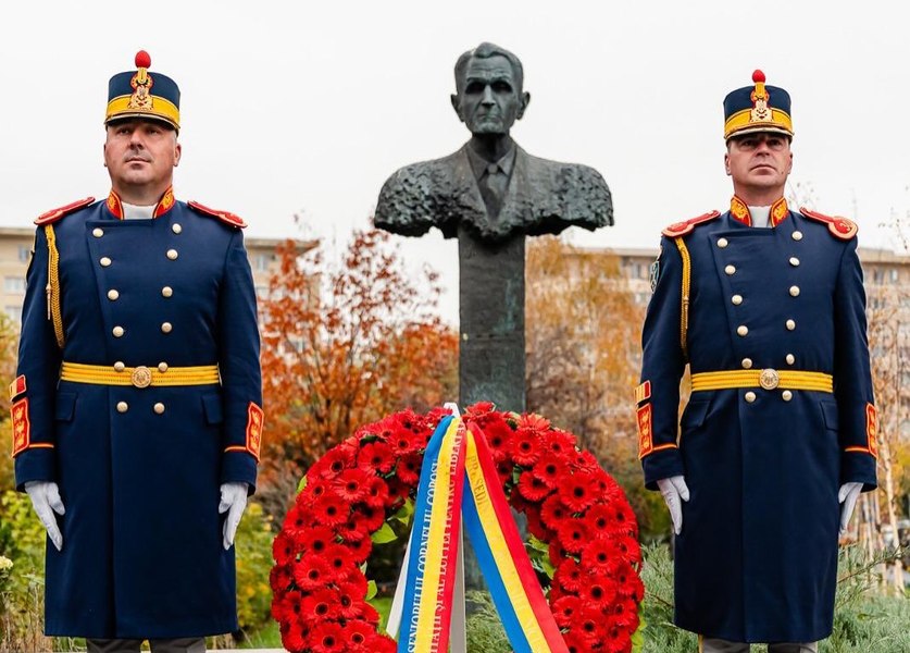 Nicușor Dan a depus o coroană de flori la Monumentul Corneliu Coposu, la 30 de ani de la moartea marelui om politic. „Exemplu de curaj, decenţă şi loialitate”