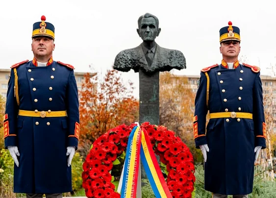 Președintele a depus o coroană de flori la Monumentul lui Corneliu Coposu FOTO: Facebook/Nicusor Dan