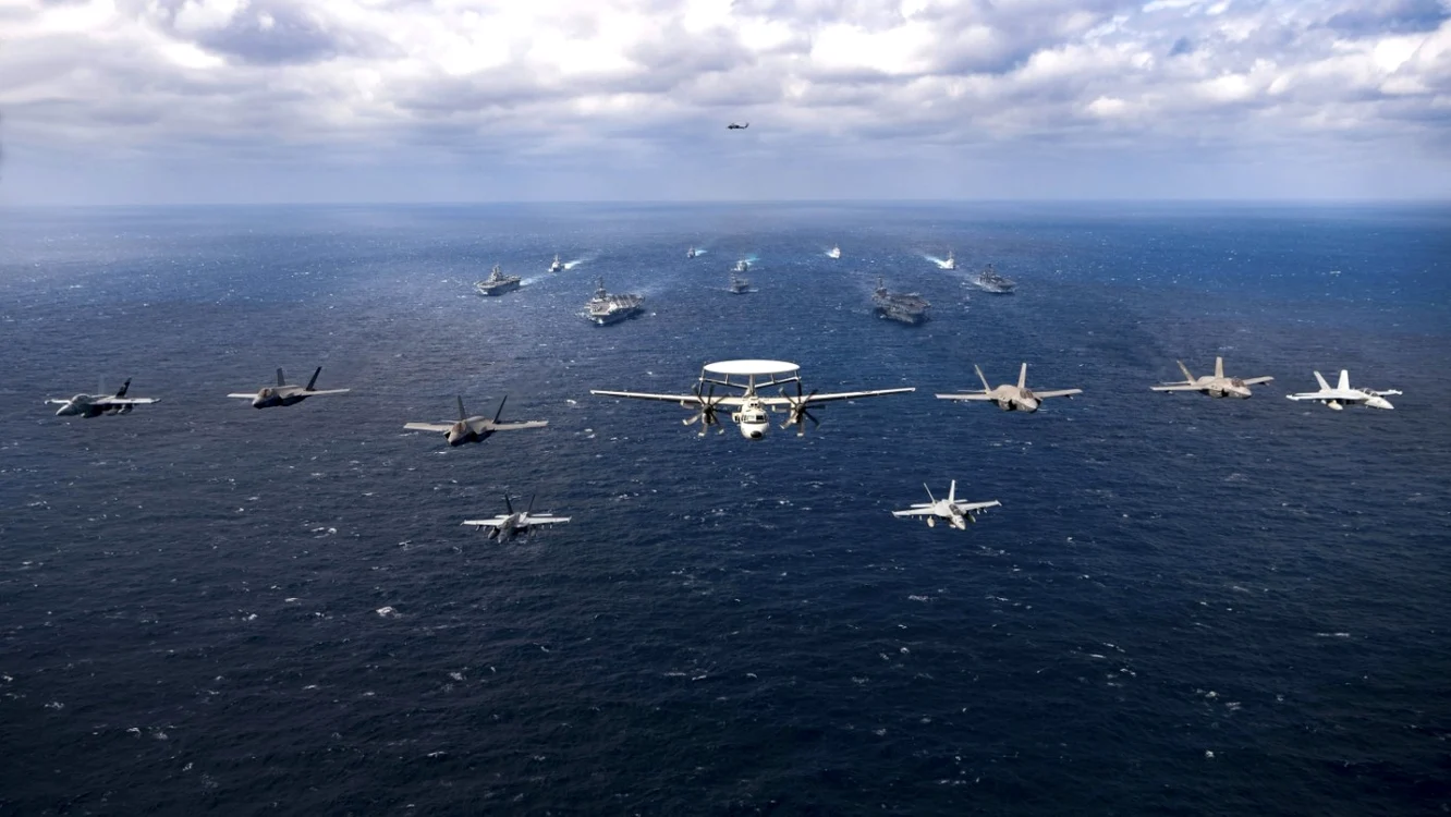 Japonia şi SUA au efectuat exerciţii militare ample în Marea Filipinelor FOTO Twitter US Navy