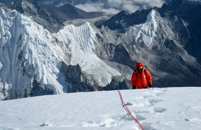 alpinisit români pe vârful pumori foto romeo popa