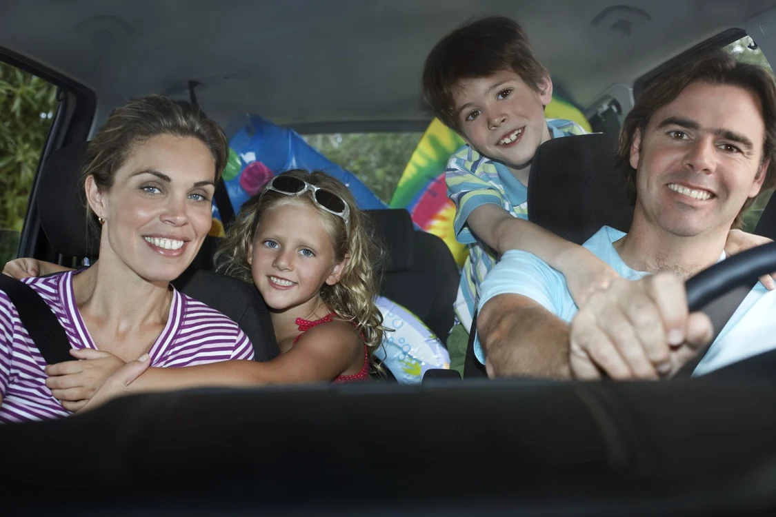 Concluziile unui studiu arată că micuţii reprezintă o distragere mai mare asupra părinţilor decât telefoanele mobile FOTO: Shutterstock