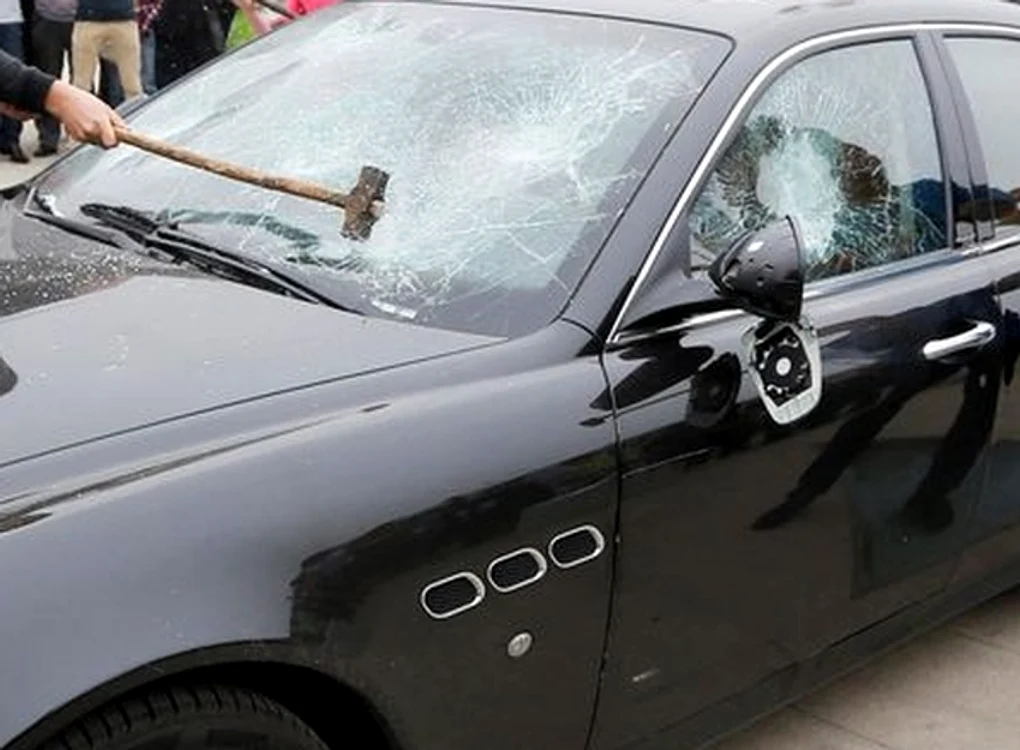
    Tânărul a fost audiat şi reţinut de poliţişti  