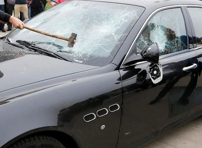 Tânărul a fost audiat şi reţinut de poliţişti