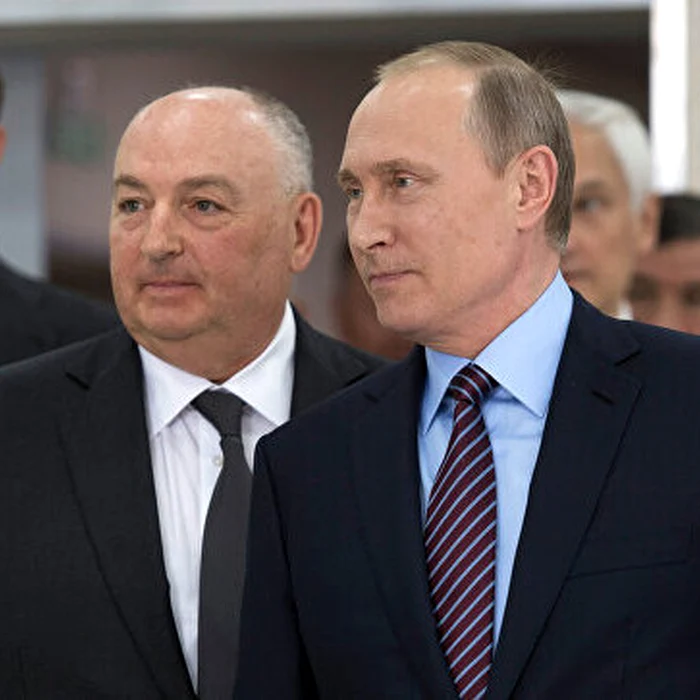 Oligarhul Moshe Kantor, alături de Vladimir Putin FOTO ERR