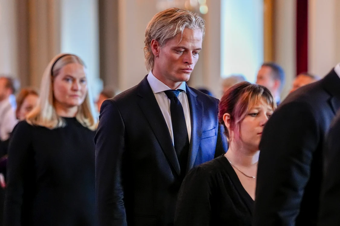 Marius Borg, Regele Haakon, Prințesa Ingrid Alexandra la procesiunile funerare, Profimedia (5) jpg