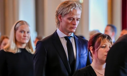 Marius Borg, Regele Haakon, Prințesa Ingrid Alexandra la procesiunile funerare, Profimedia (5) jpg