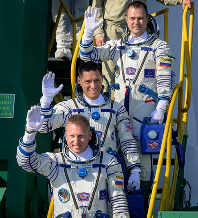 Cei trei cosmonauții de pe nava Soyuz MS-22 (foto: Profimedia)