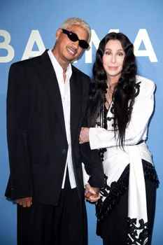 Cher are un iubit cu 40 de ani mai tânăr decât ea